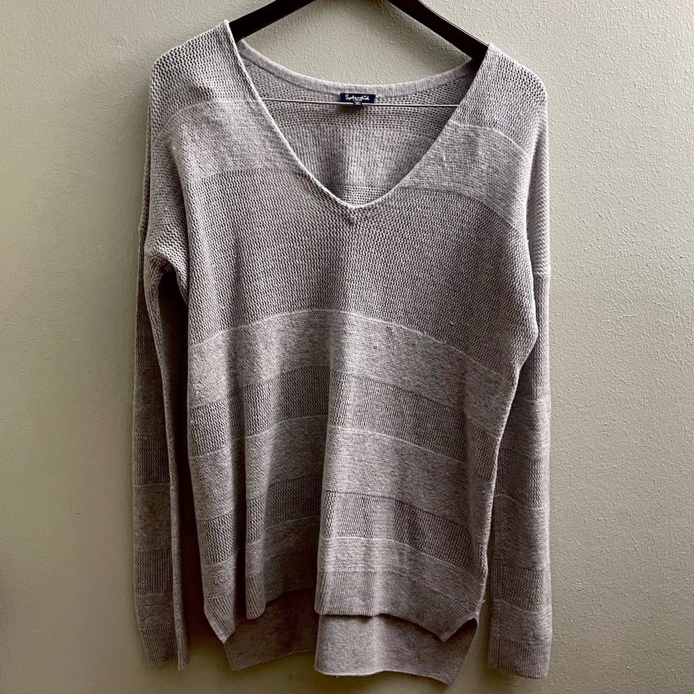 Splendid- Gray v-neck sweaters Large